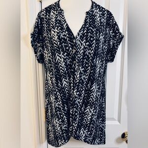 DB Established 1962 Tunic Top Black White v-neck stretch business casual 1X